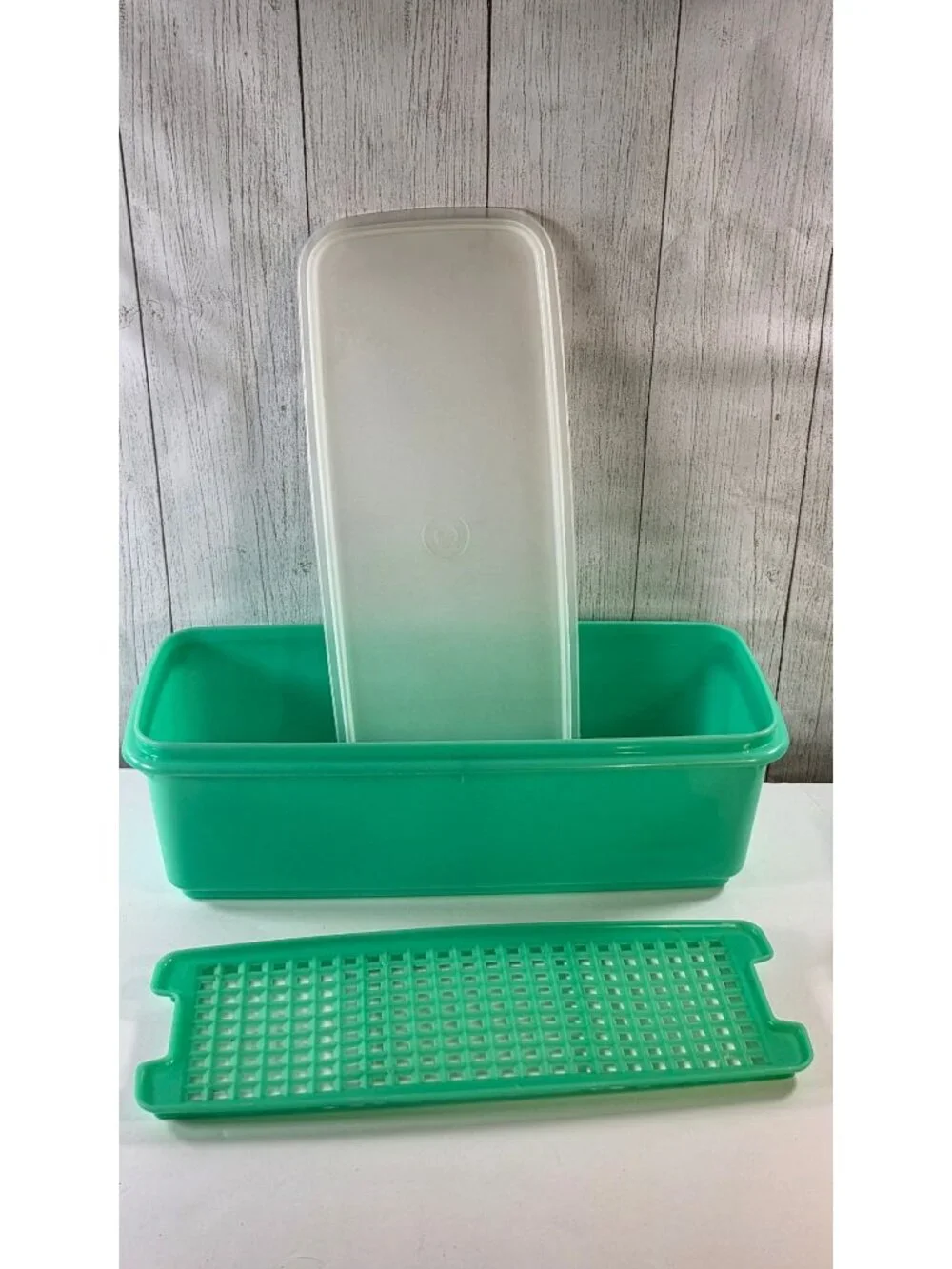 VINTAGE GREEN TUPPERWARE CELERY VEGETABLE KEEPER 3 PC 782 VEGGIE SEAL LID